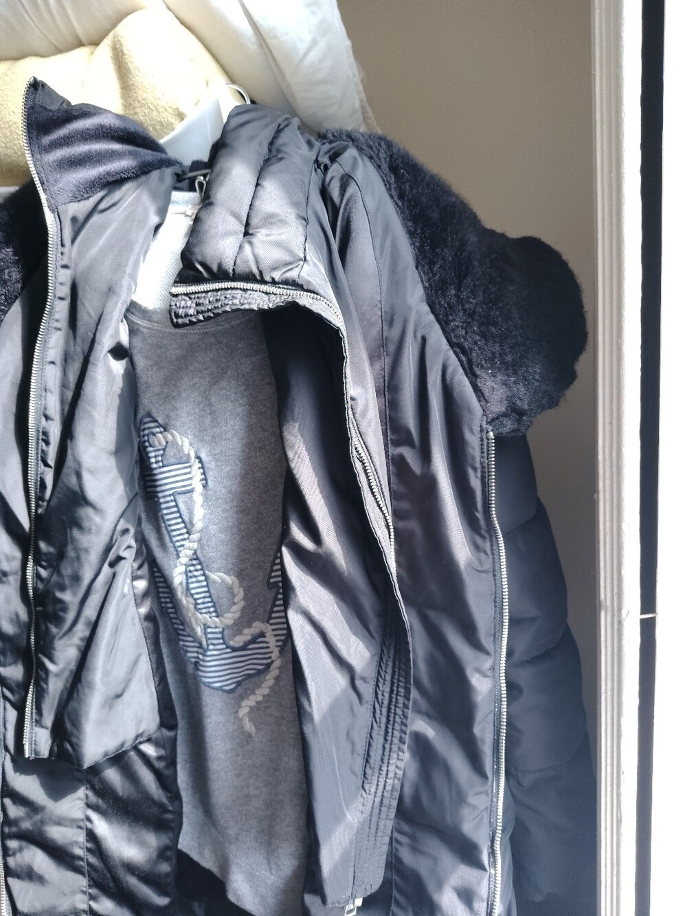 NWOT Black 🖤 GUESS Faux Fur Hooded Puffer Polyester Lining Size L